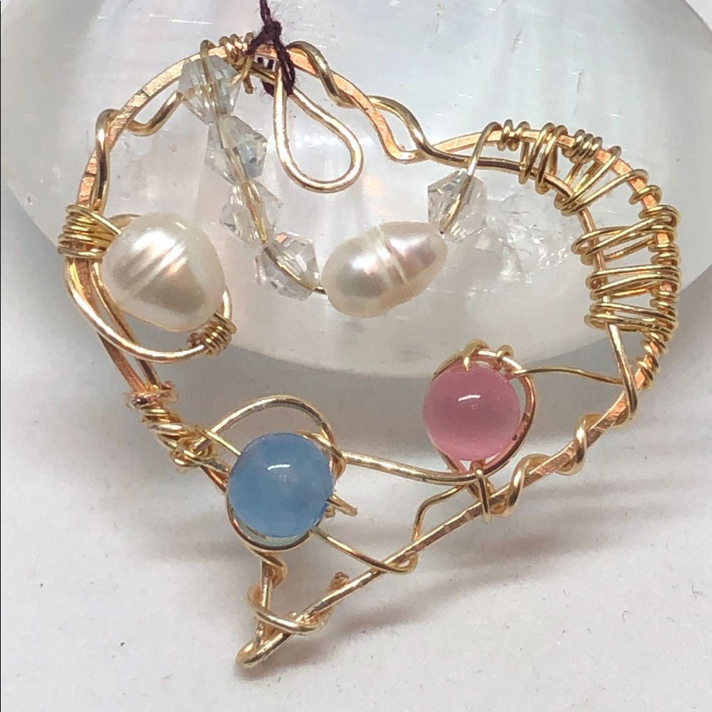 Clearence//Wire wrapped gold heart necklace